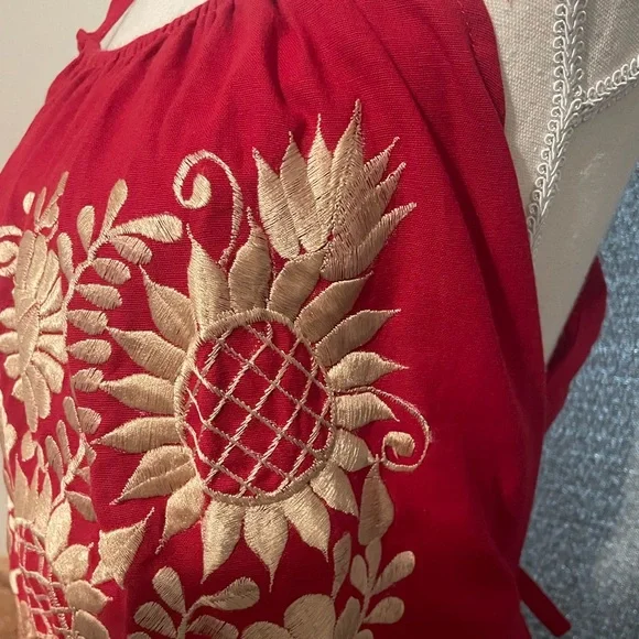 Mexican Embroidered Dress 🌹 - Picture 3 of 4